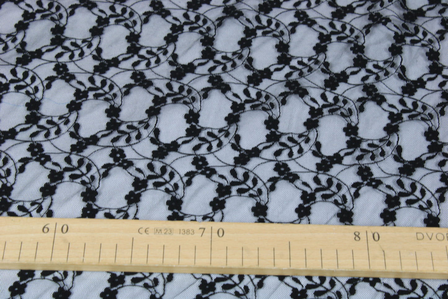 Tissu dentelle - motif fleuri - noir - photo 4/4 | So Tissus