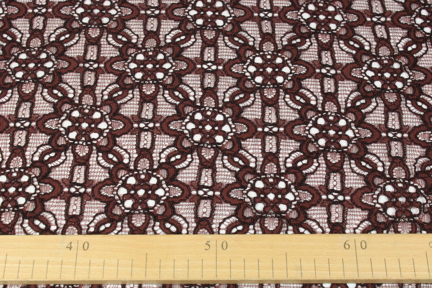 coupon de 3 mètres de dentelle - bordeaux - photo 4/4 | So Tissus