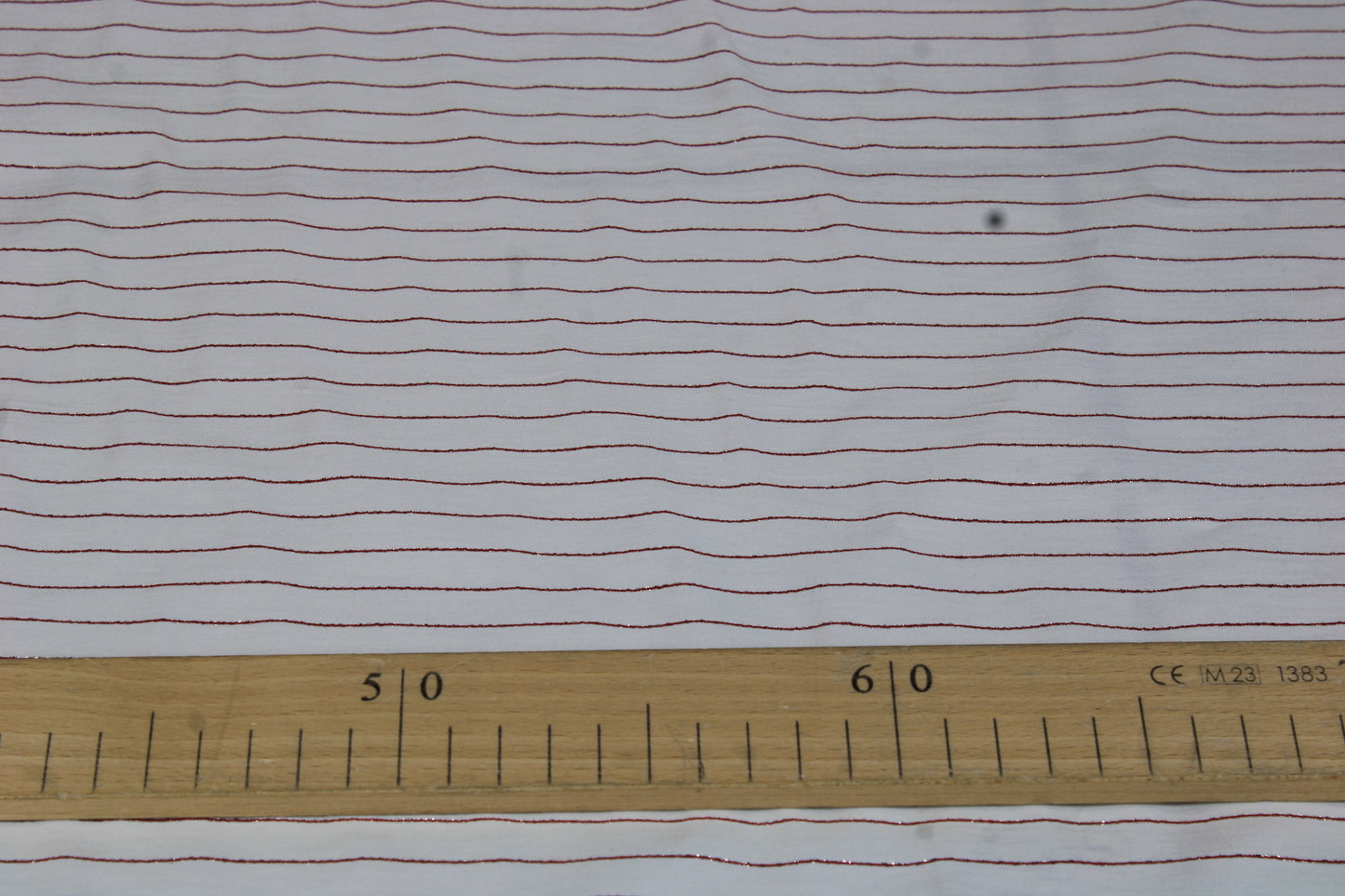 Tissu viscose - à rayures - blanche et rouge lurex - photo 5/5 | So Tissus