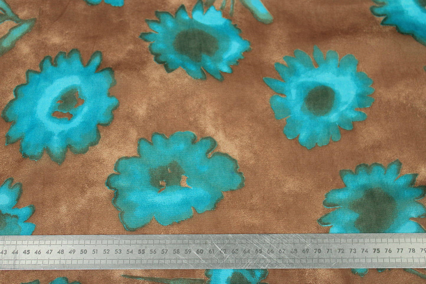 Tissu crêpe georgette - imprimé fleurs vintages - ton marron et bleu - photo 5/5 | So Tissus