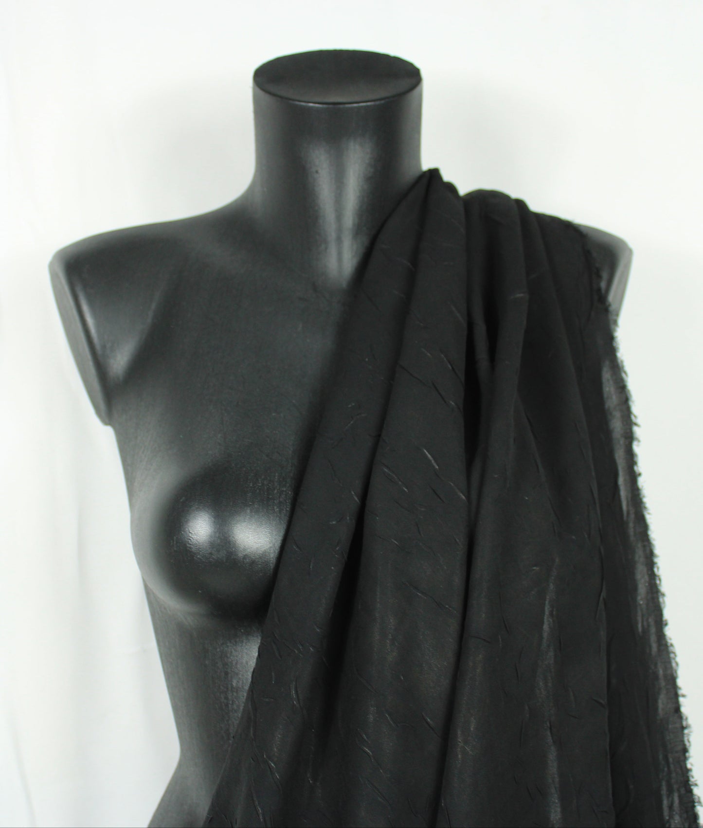 Tissu crêpon - noir - photo 4/4 | So Tissus