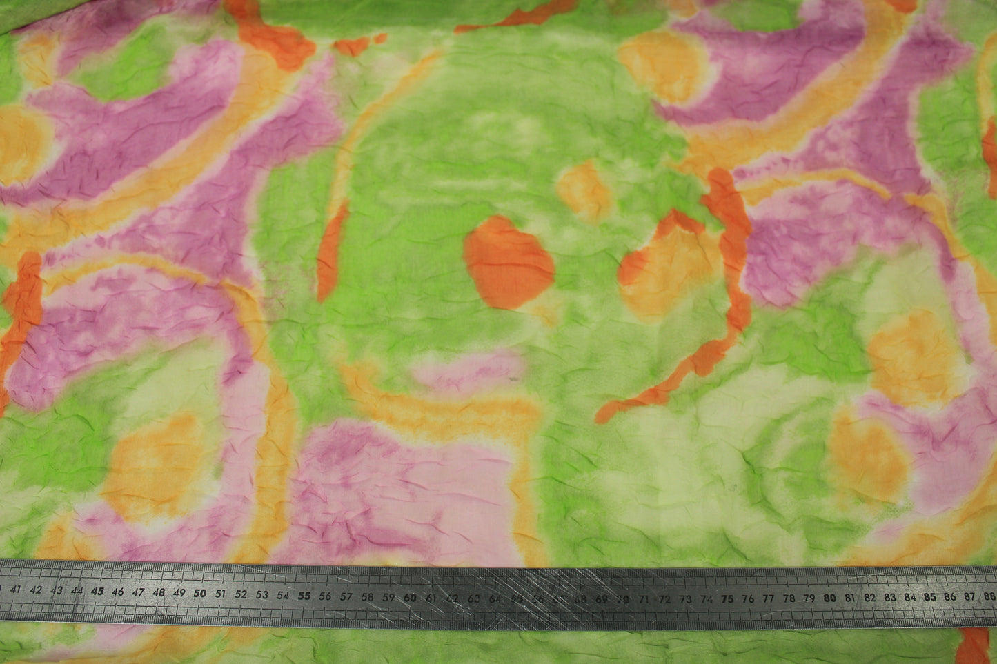 Tissu crêpon - imprimé vintage - ton vert rose et orange - photo 5/5 | So Tissus