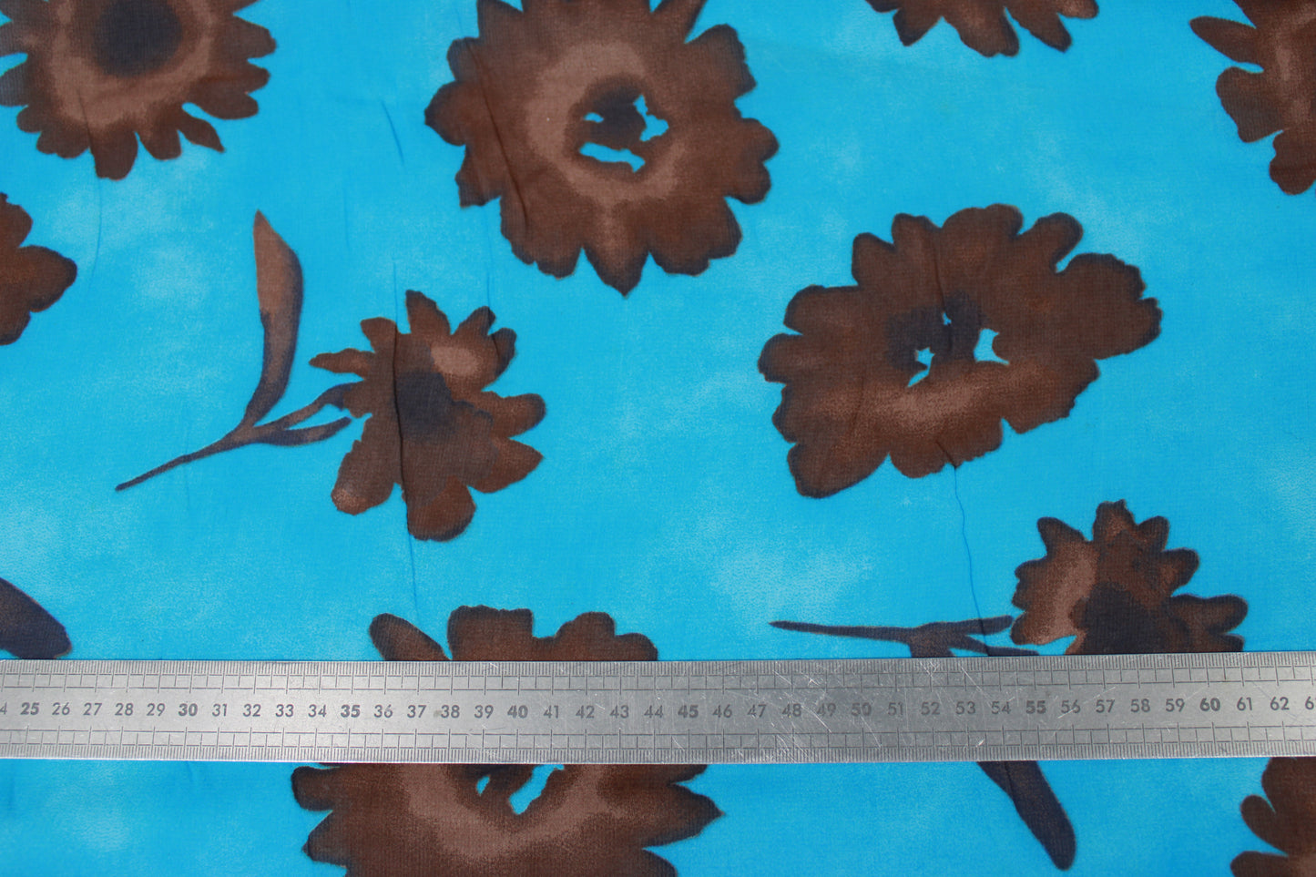 Tissu crêpe georgette - imprimé fleurs vintages - ton bleu et marron - photo 5/5 | So Tissus