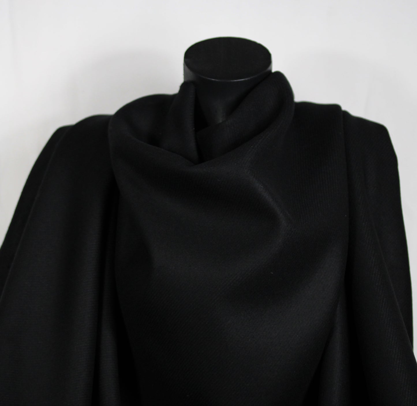 Tissu drap de laine - noir - photo 4/4 | So Tissus