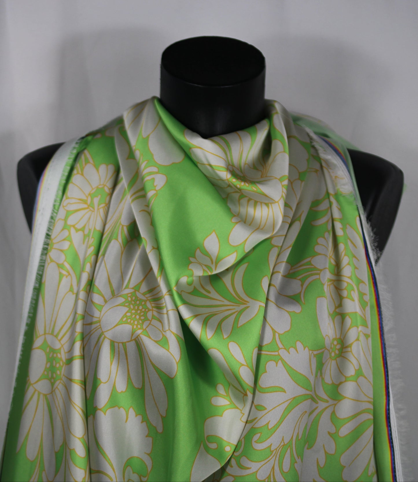 Tissu twill - imprimé fleuri - ton vert , blanc et jaune - photo 4/4 | So Tissus
