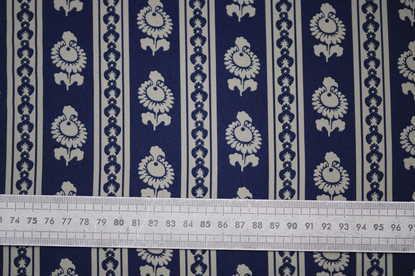 Tissu twill - imprimé linéaire - beige et bleu marine - photo 5/5 | So Tissus