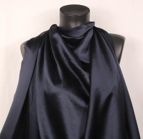 Tissu satin de soie - bleu marine - photo 4/4 | So Tissus