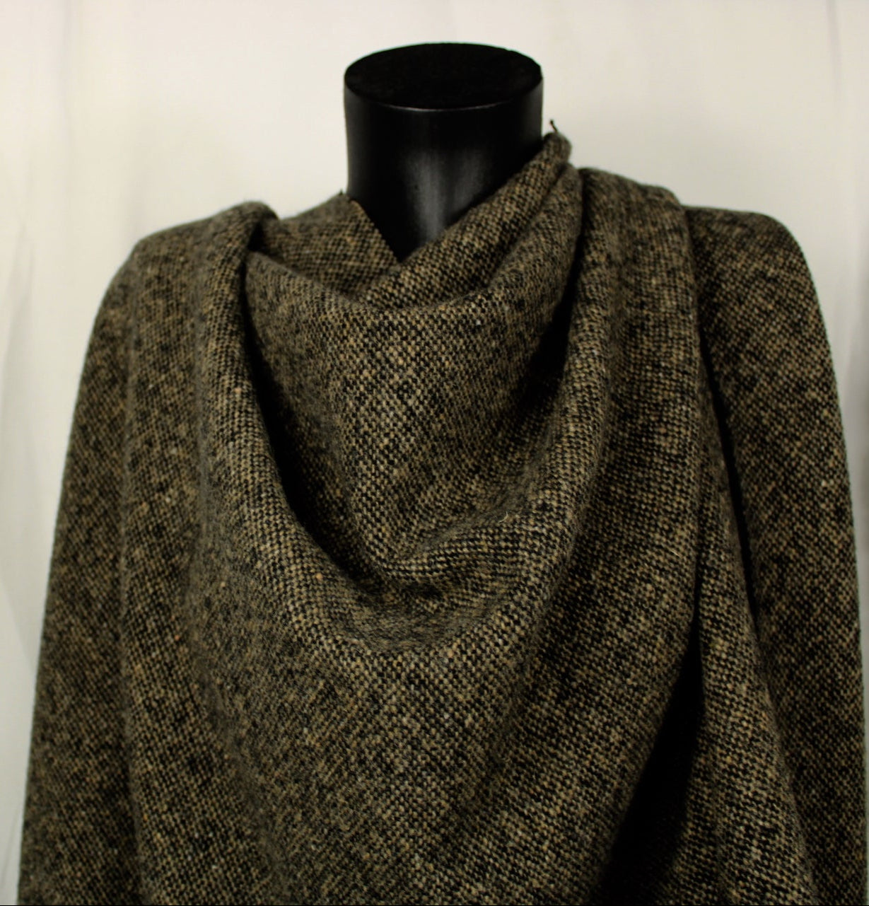 Tissu tweed laine moucheté - ton noir et beige - photo 4/4 | So Tissus