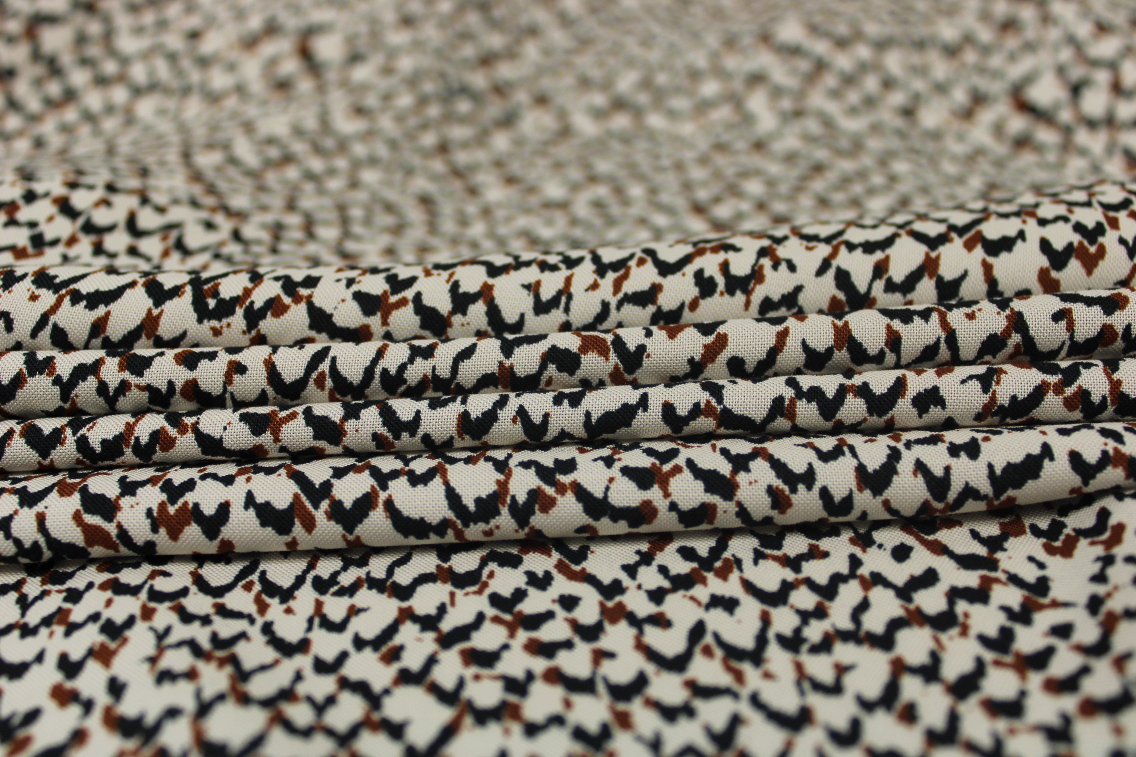 Tissu javanaise de viscose imprimé tacheté So Tissus