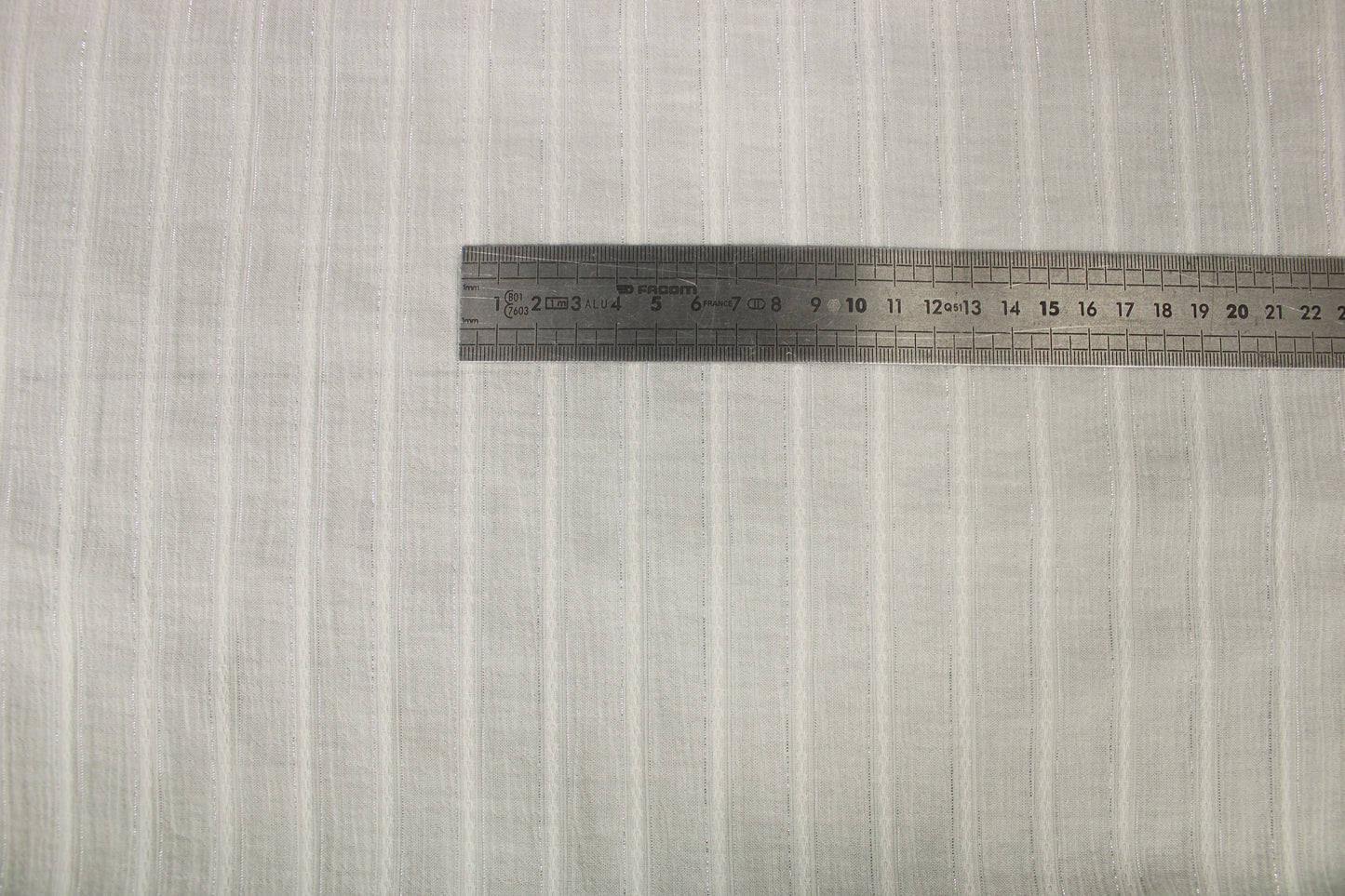 Tissu gaze de coton - blanc à rayures argenté - photo 4/4 | So Tissus