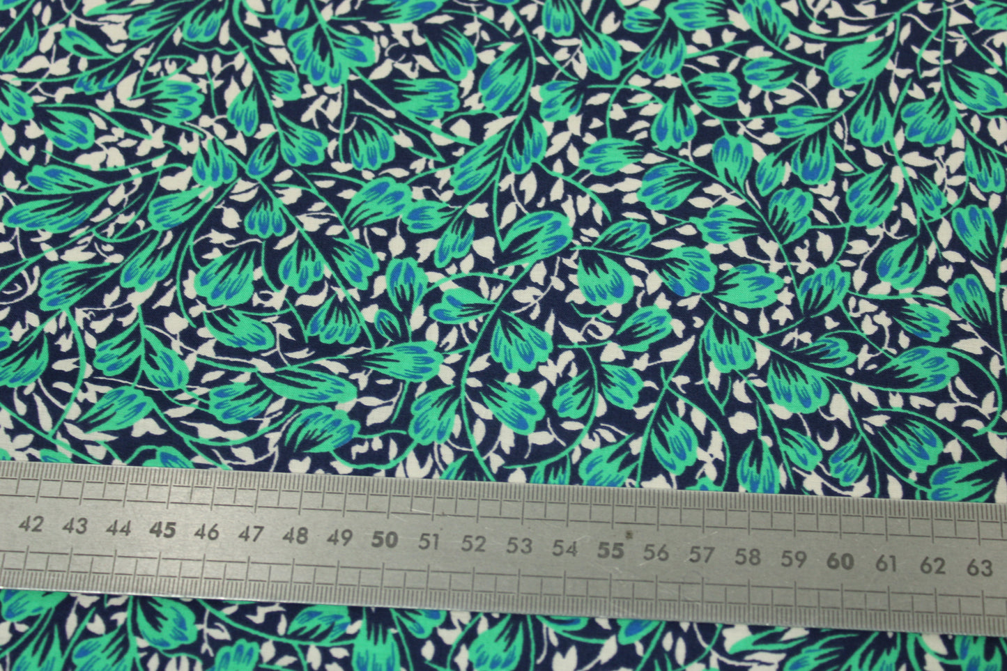 Tissu javanaise de viscose - imprimé fleuri - ton turquoise et bleu - photo 5/5 | So Tissus