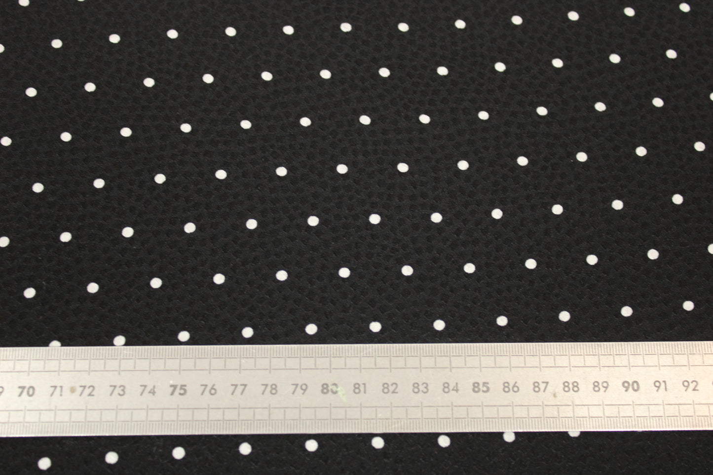 Tissu crêpe de soie - imprimé à pois - noir et blanc - photo 5/5 | So Tissus