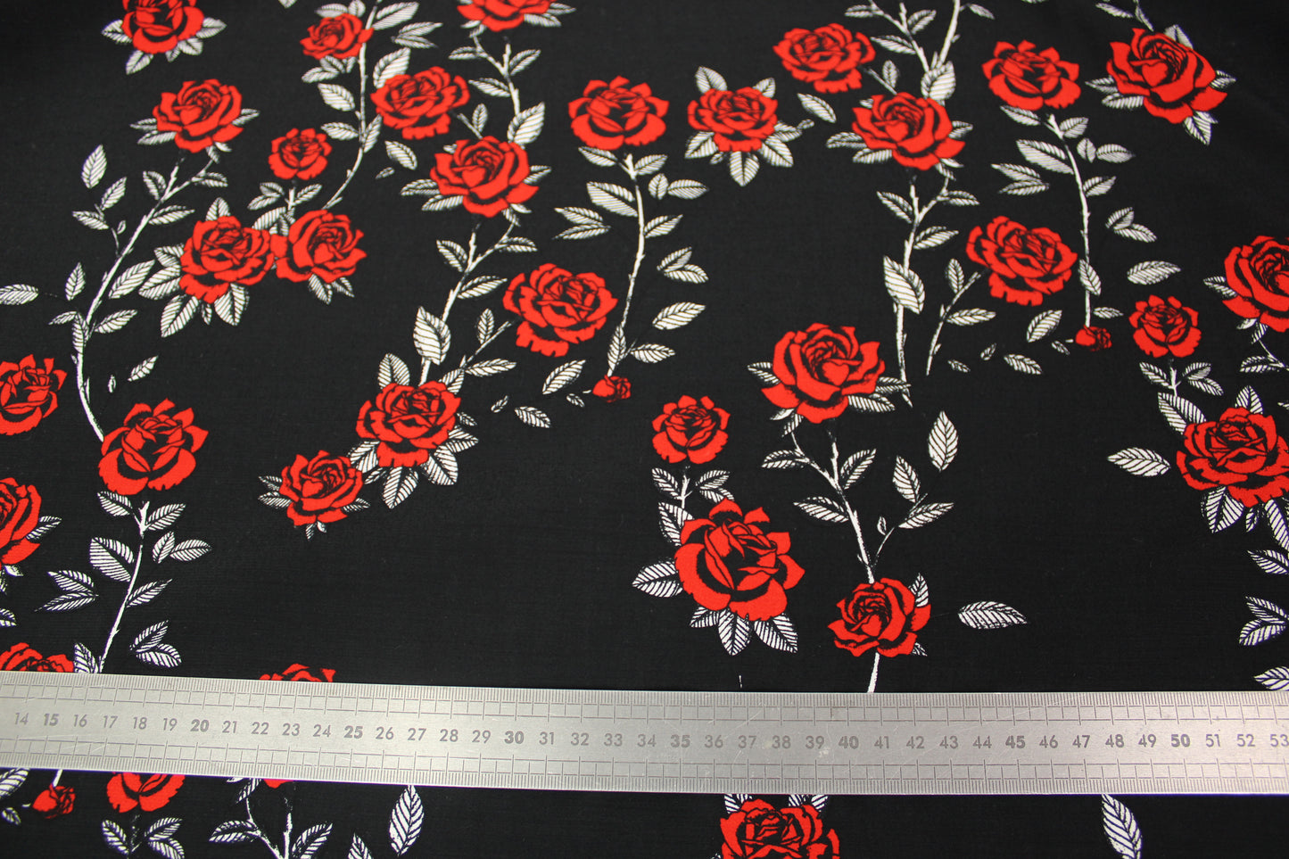 Tissu crêpe viscose - imprimé roses rouges - photo 5/5 | So Tissus