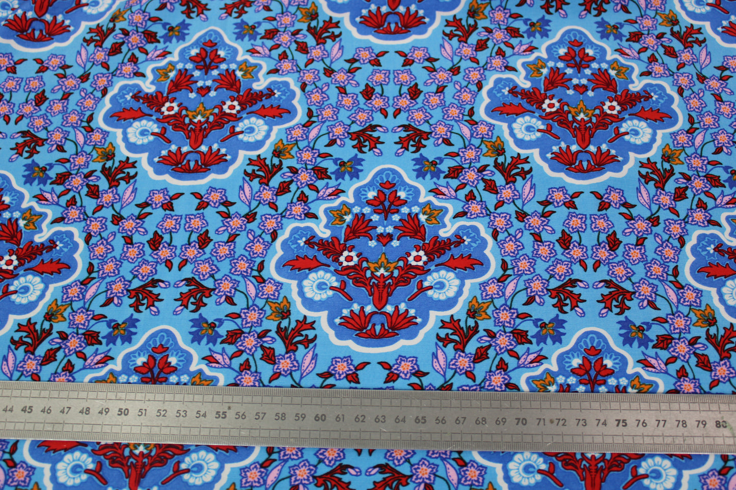 Tissu crêpe viscose - imprimé fleuri - ton bleu - photo 5/5 | So Tissus
