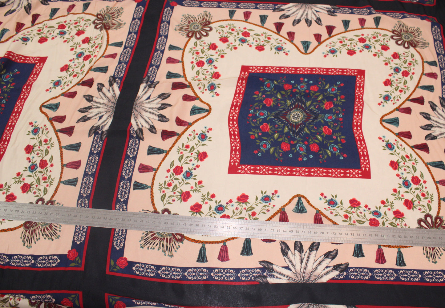Tissu crêpe viscose - imprimé fleuri et pompom - photo 4/4 | So Tissus