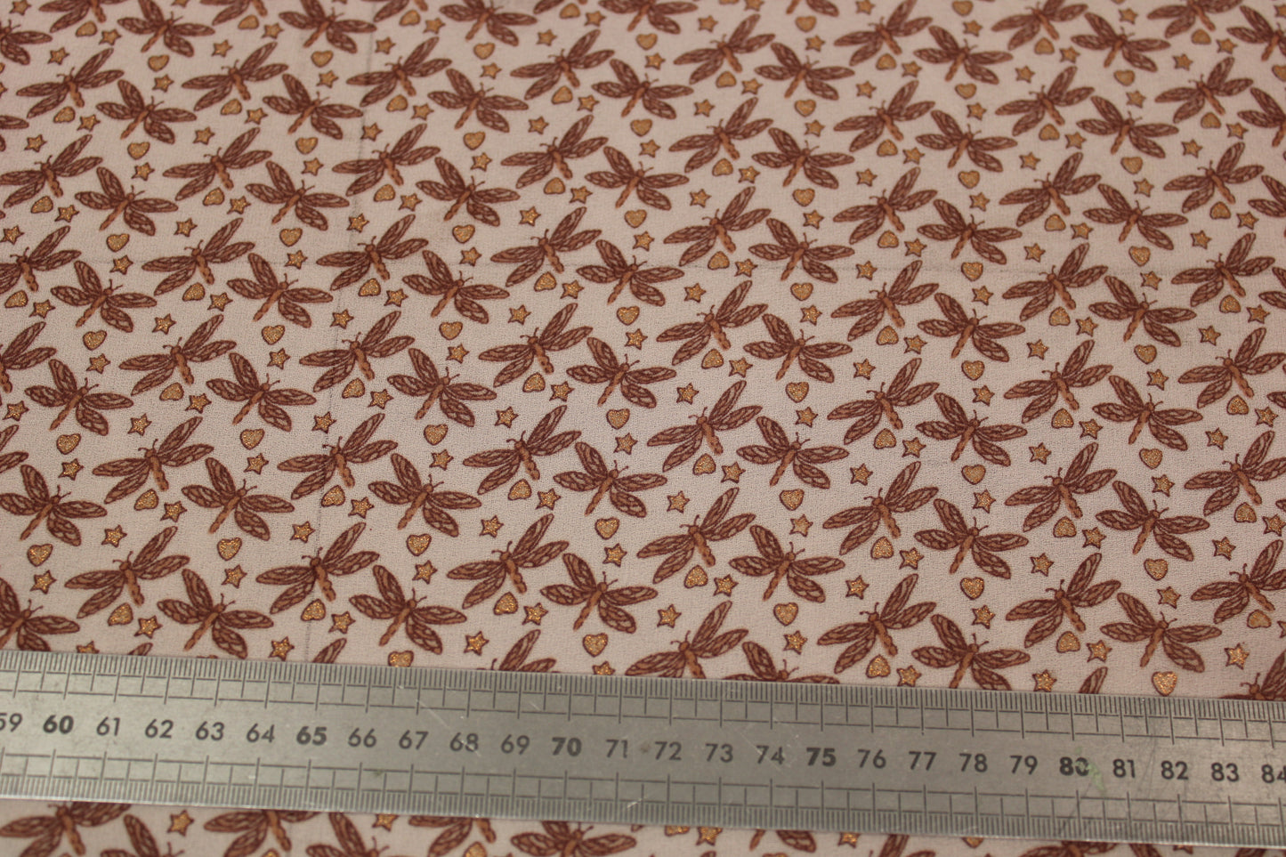 Tissu crêpe georgette - imprimé libellule - nude - photo 4/4 | So Tissus