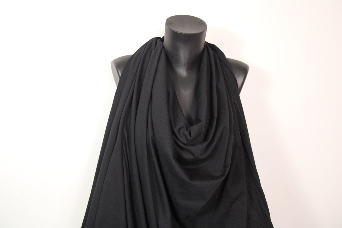 Tissu maille jersey coton viscose - noir - photo 4/4 | So Tissus