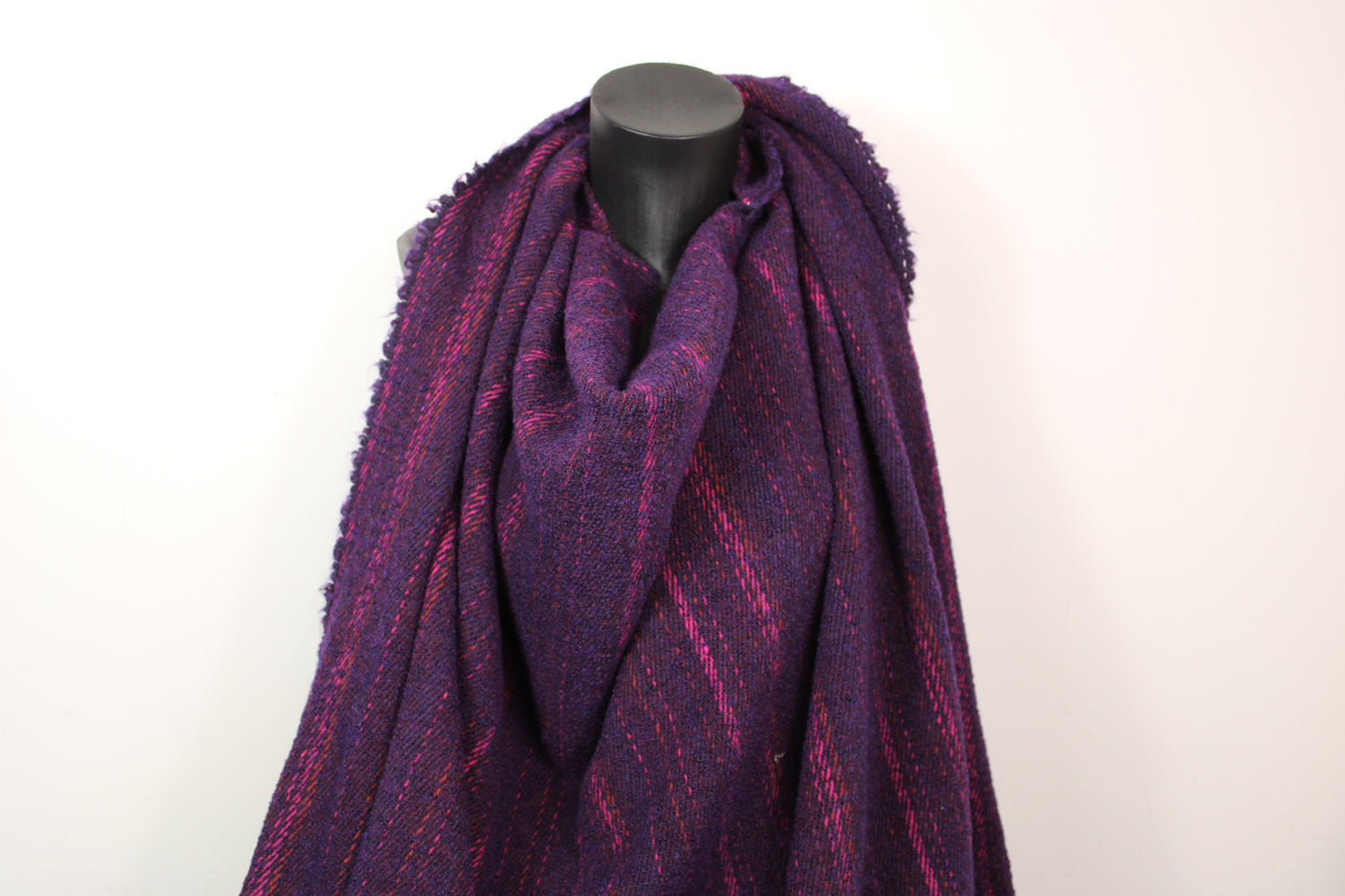 Tissu lainage duveteux - légère rayures - ton violet - photo 5/5 | So Tissus