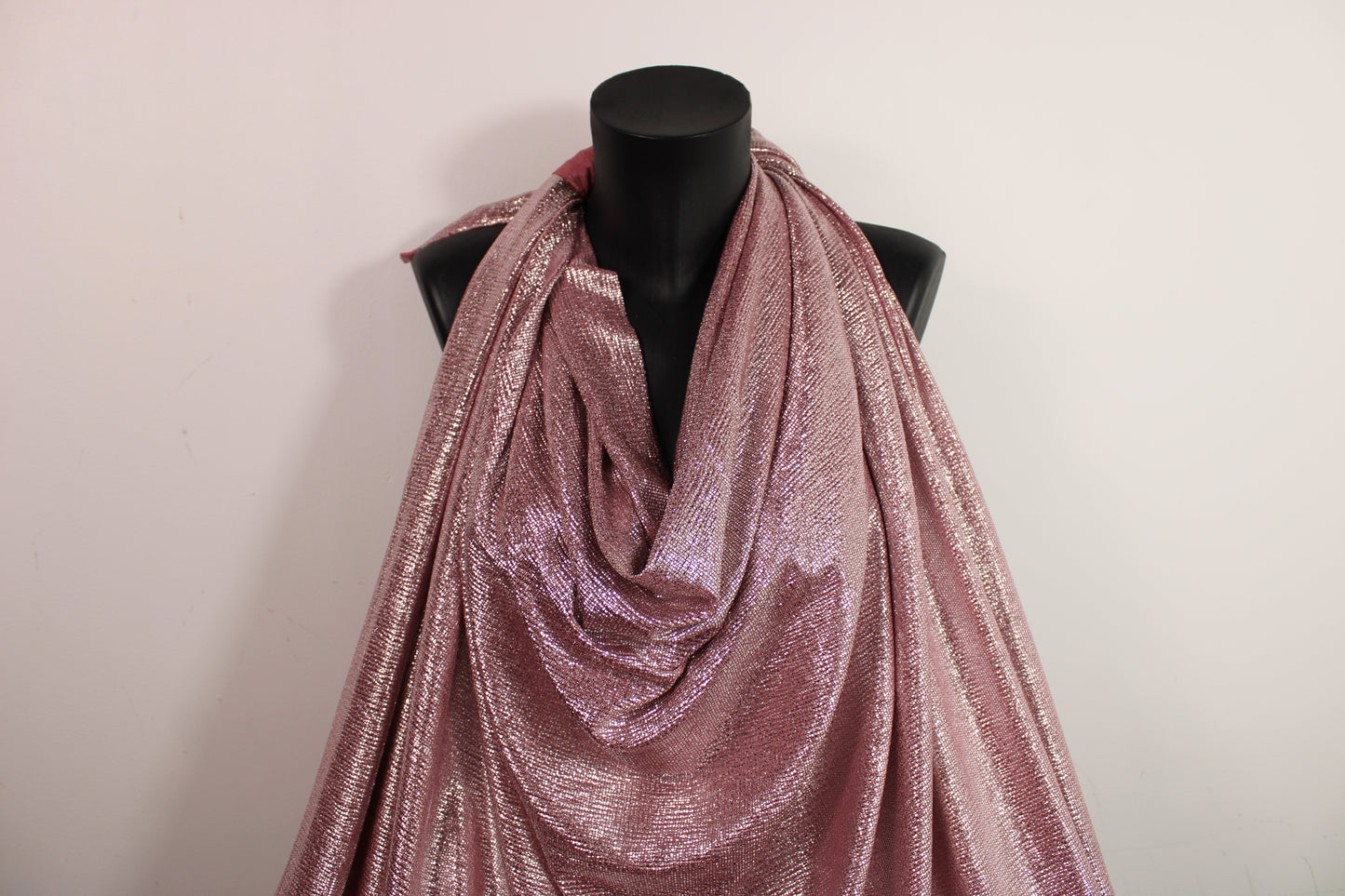 Tissu maille lurex - framboise et argenté - photo 4/4 | So Tissus