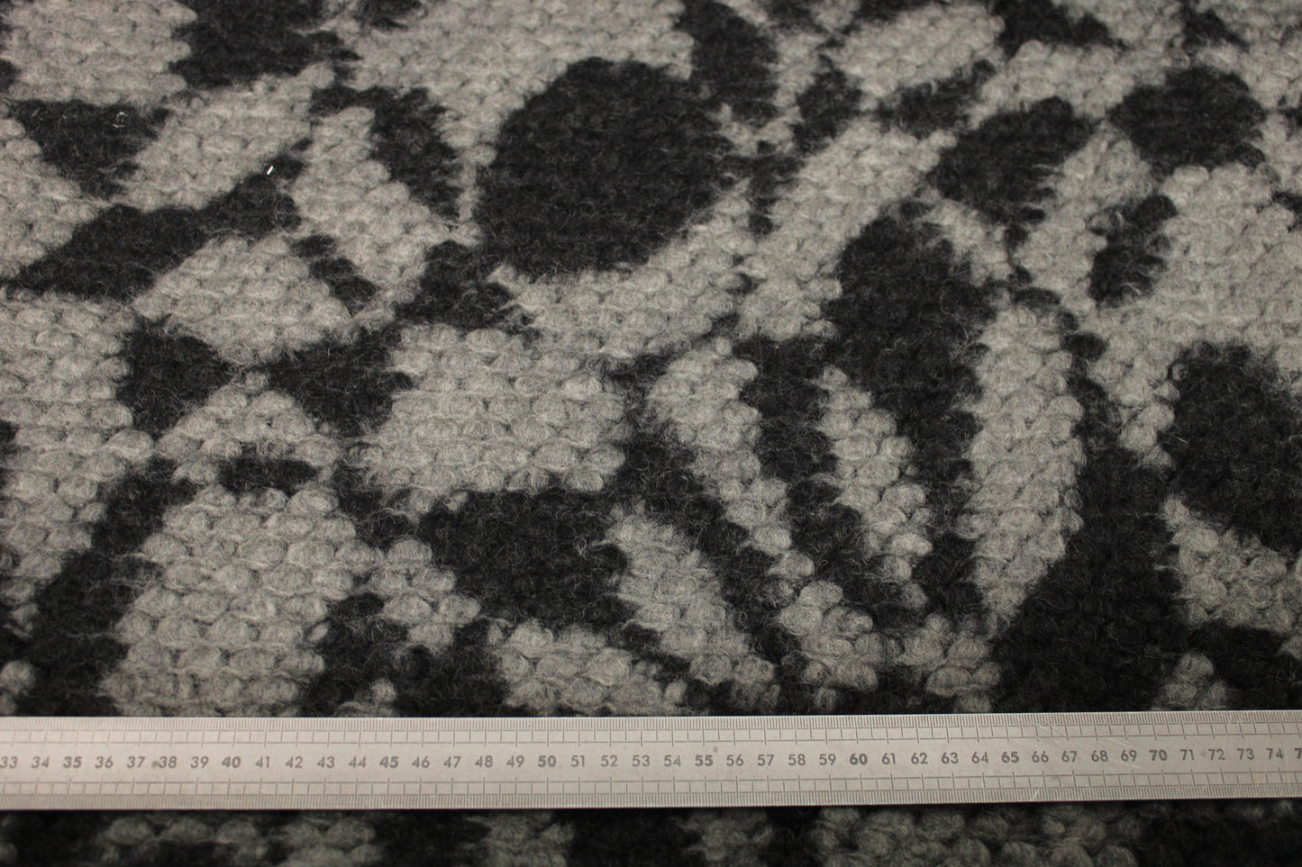 Tissu laine bouclette - noir et gris - photo 5/5 | So Tissus