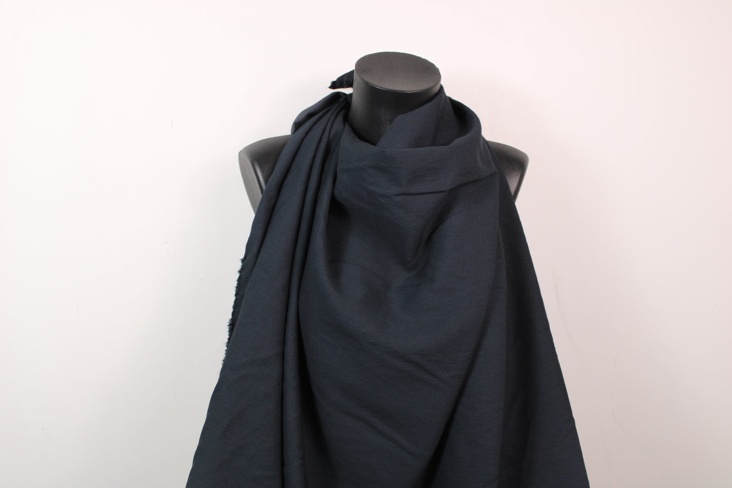 Tissu twill viscose - gris bleu foncé - photo 4/4 | So Tissus