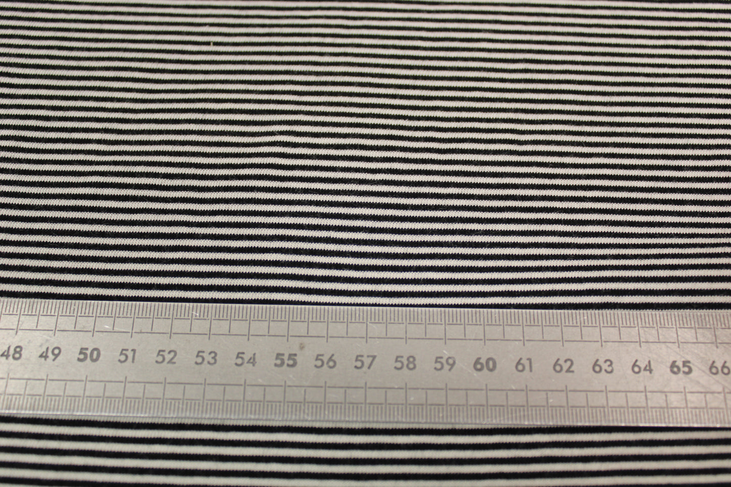 Tissu maille jersey viscose - à rayures - noir et blanc - photo 5/5 | So Tissus