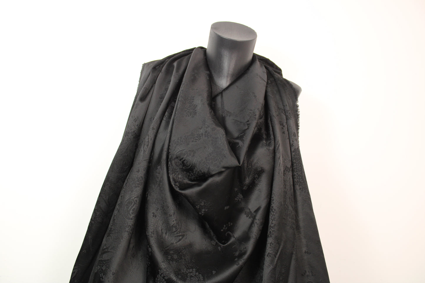 Tissu satin de soie - motif cachemire - noir - photo 4/4 | So Tissus
