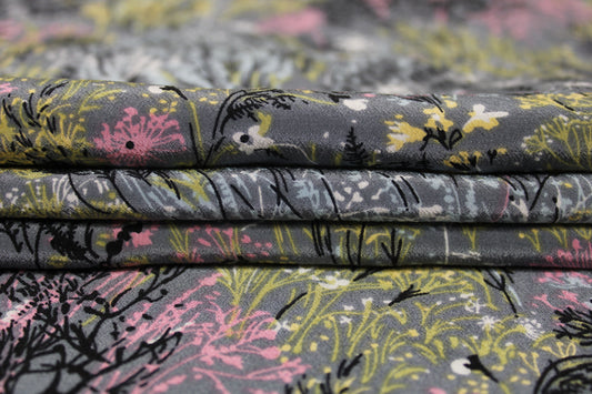Tissu crêpe de chine 100% soie - imprimé fleuri - ton gris - photo 2/5 | So Tissus