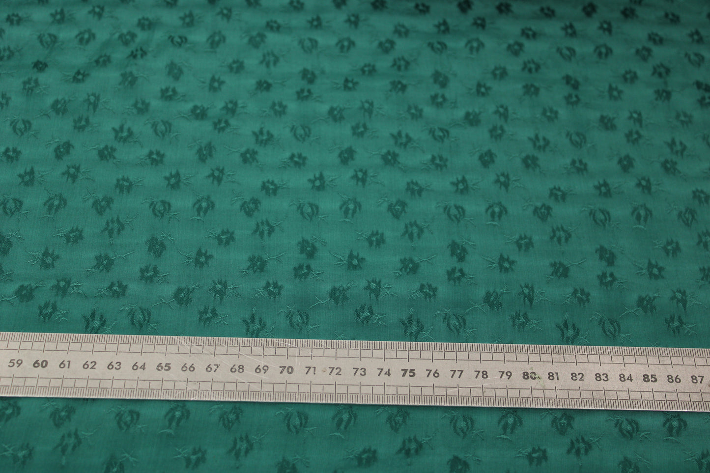 Tissu viscose - imprimé petite fleur ton sur ton - vert sapin - photo 5/5 | So Tissus