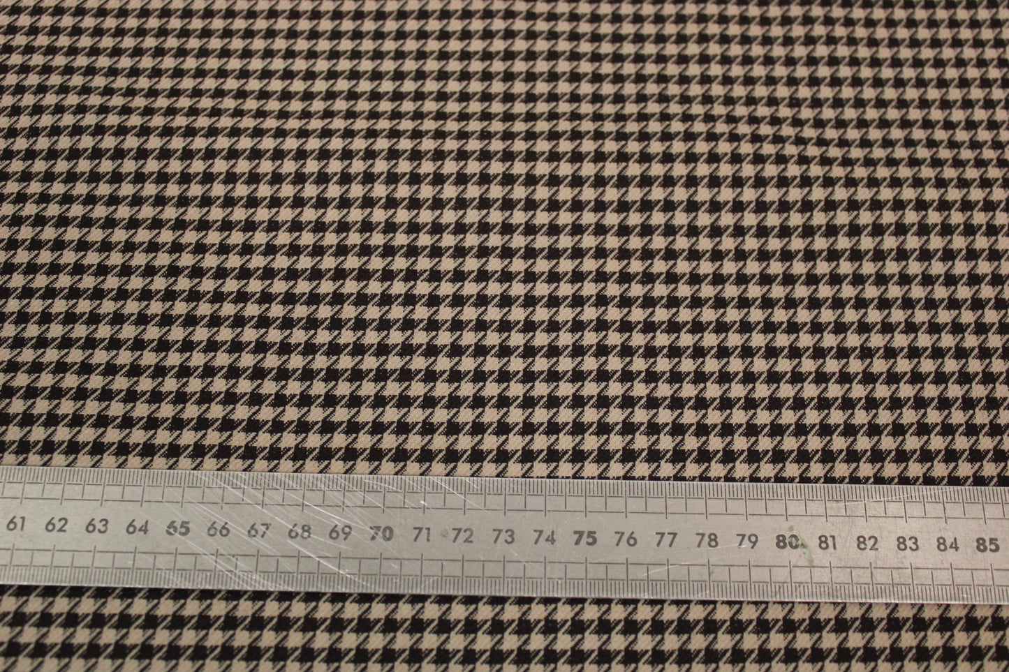 Tissu crêpe de laine stretch laine - pieds de poule - marron et beige - photo 5/5 | So Tissus