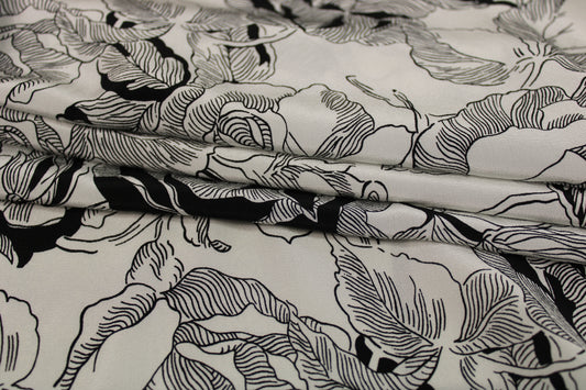 Tissu crêpe de chine 100% soie - imprimé fleurs abstraite - noir et blanc - photo 2/5 | So Tissus