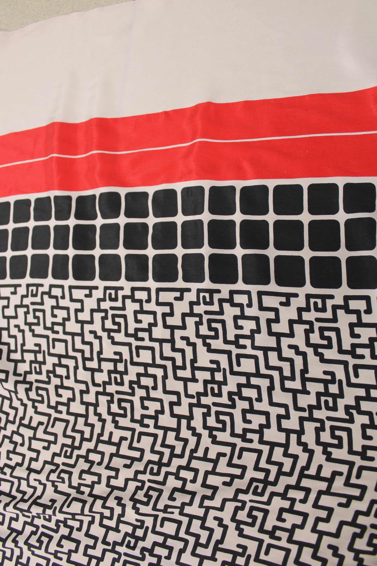 Tissu crêpe de chine 100% soie - imprimé géométrique - noir et blanc - photo 5/5 | So Tissus
