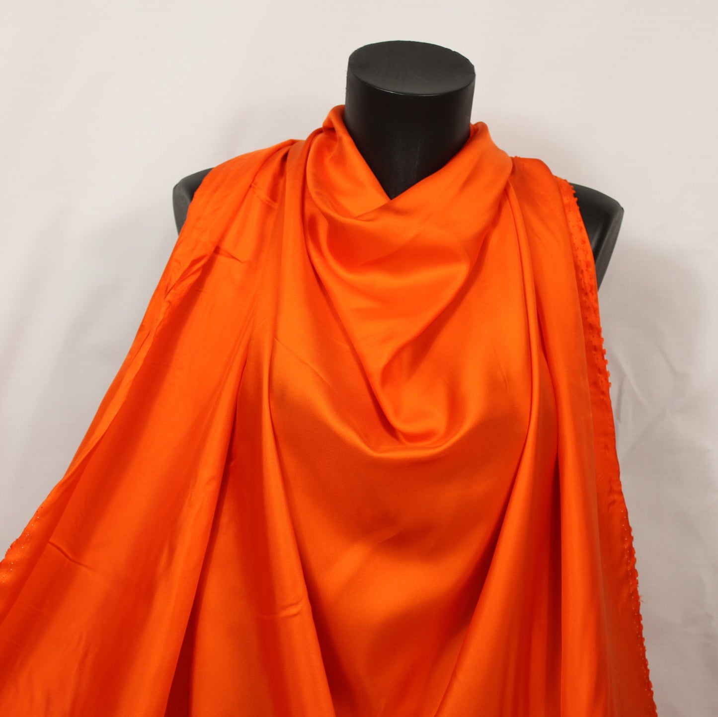 Tissu twill de soie - orange vif - photo 4/4 | So Tissus