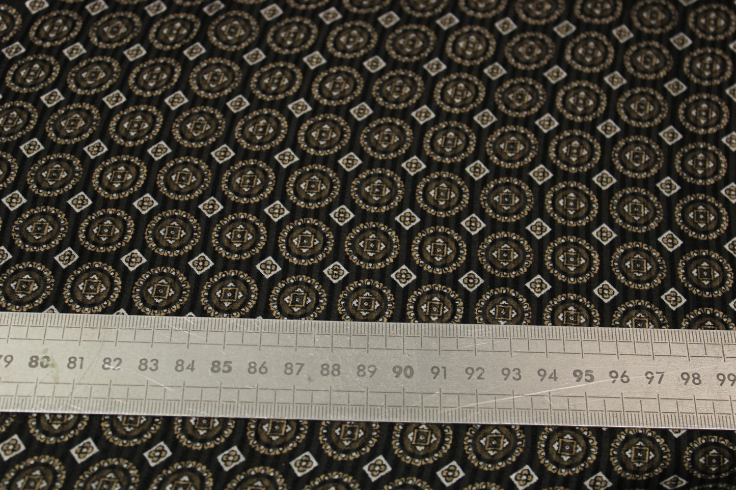 Tissu mousseline de soie - à rayures et motif baroque - ton noir - photo 4/4 | So Tissus
