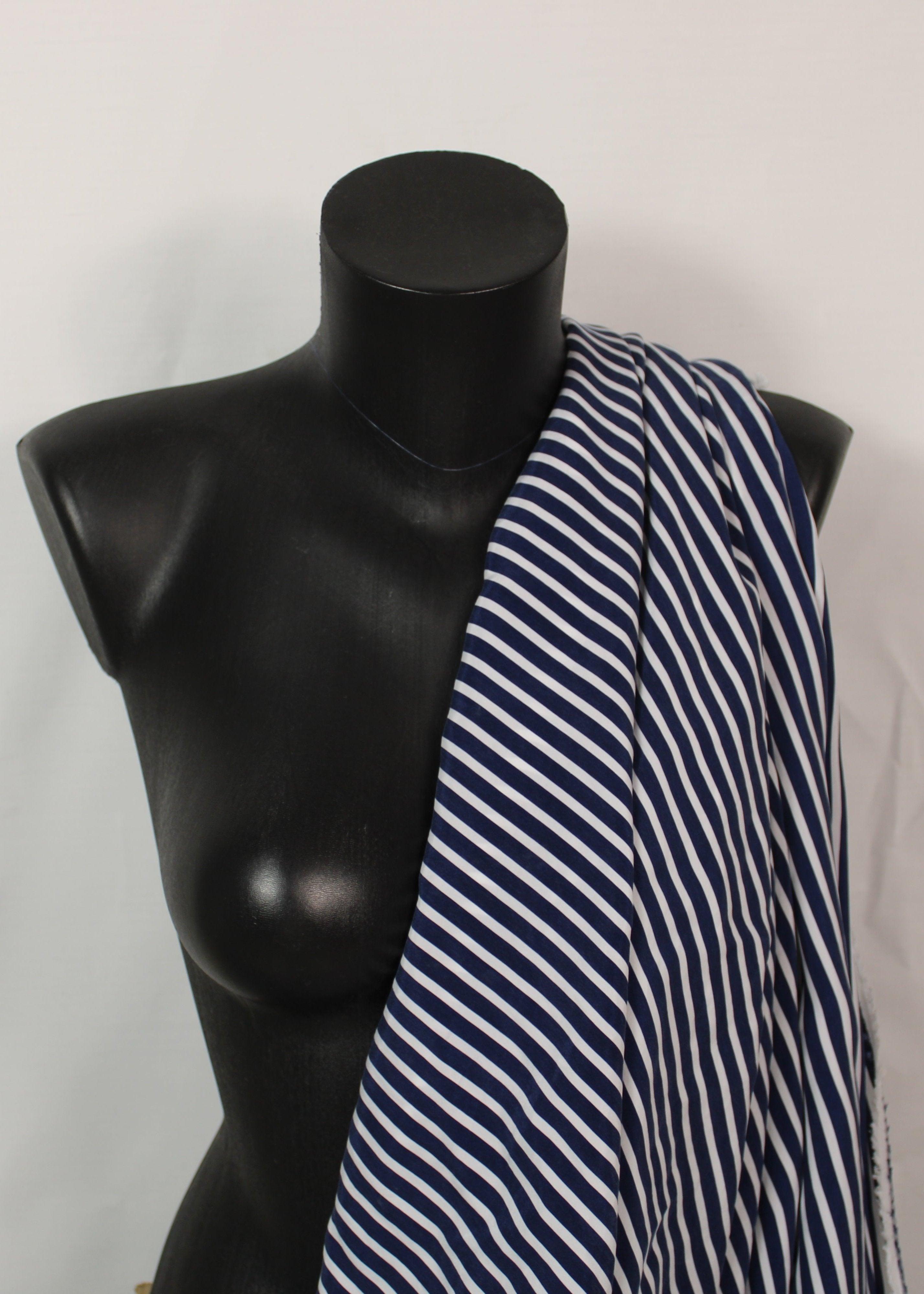 Chemise magique POS OF SWEDEN Cassidy rayures à enfiler bleu marine Chemise magique POS OF SWEDEN Cassidy rayures à enfiler bleu marine