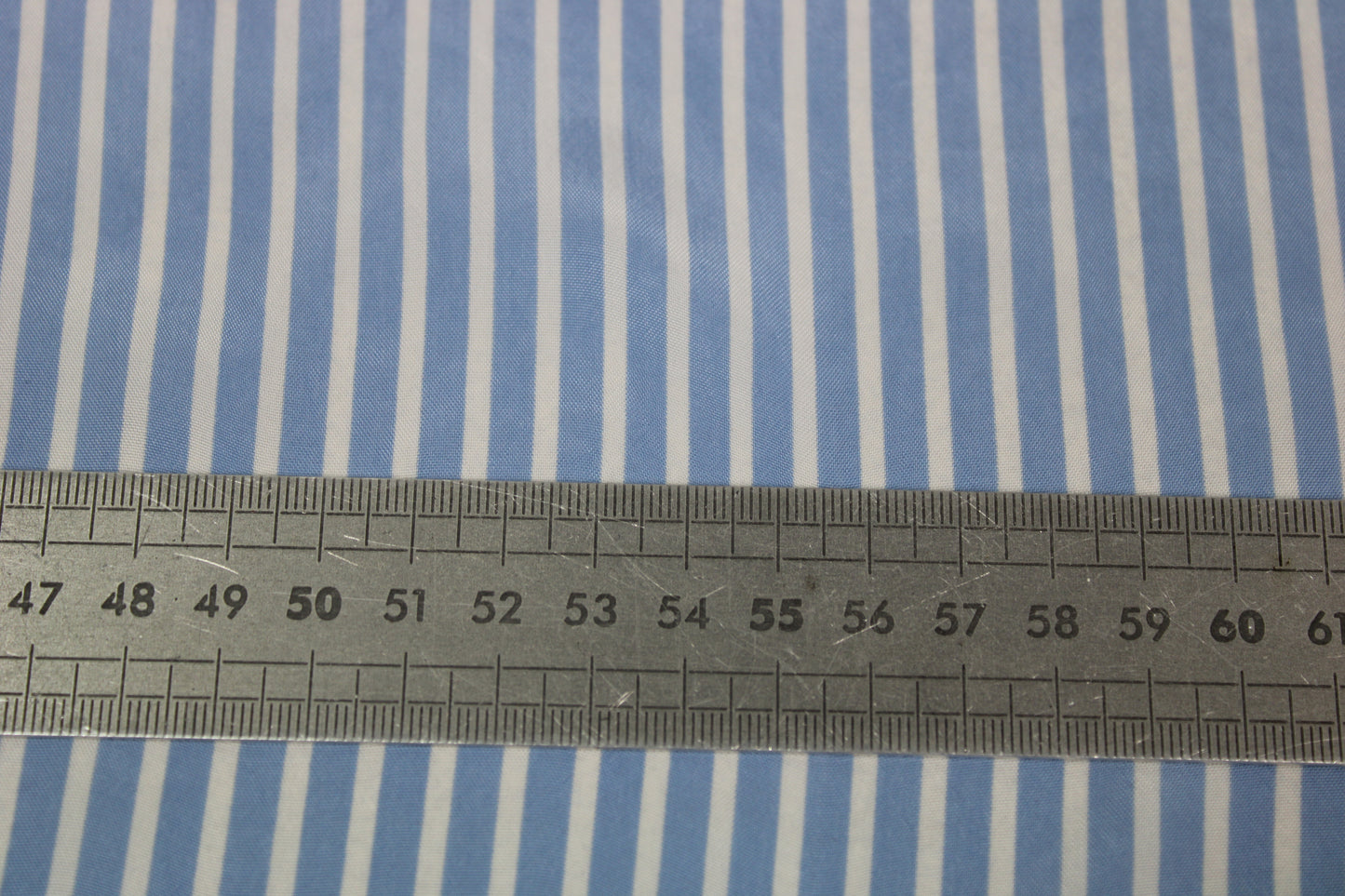 Tissu twill cupro - à rayure - bleu clair et blanche - photo 5/5 | So Tissus