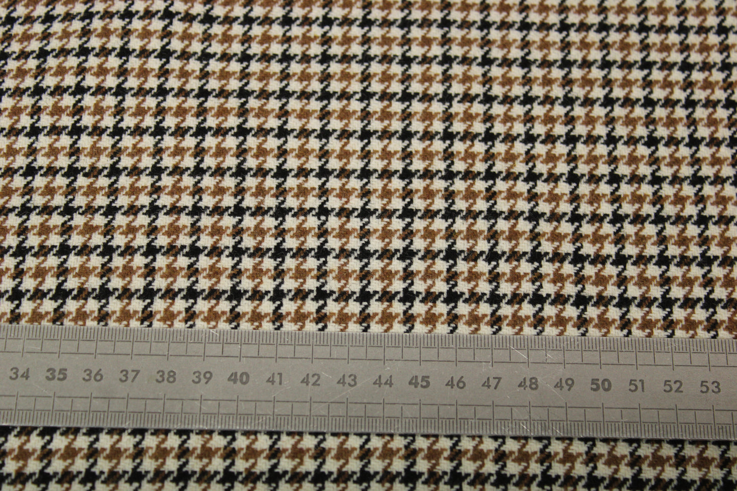 Tissu drap de laine - pieds de poule - beige, blanc et noir - photo 5/5 | So Tissus