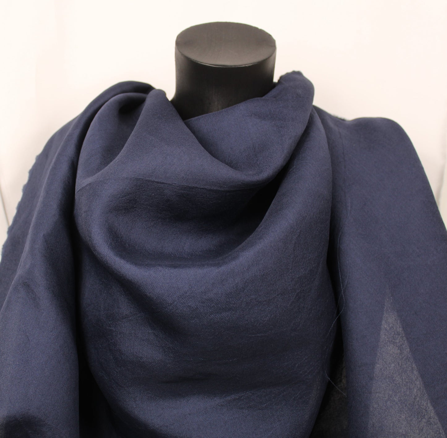 Tissu gazar de soie 100% - bleu marine - photo 4/4 | So Tissus