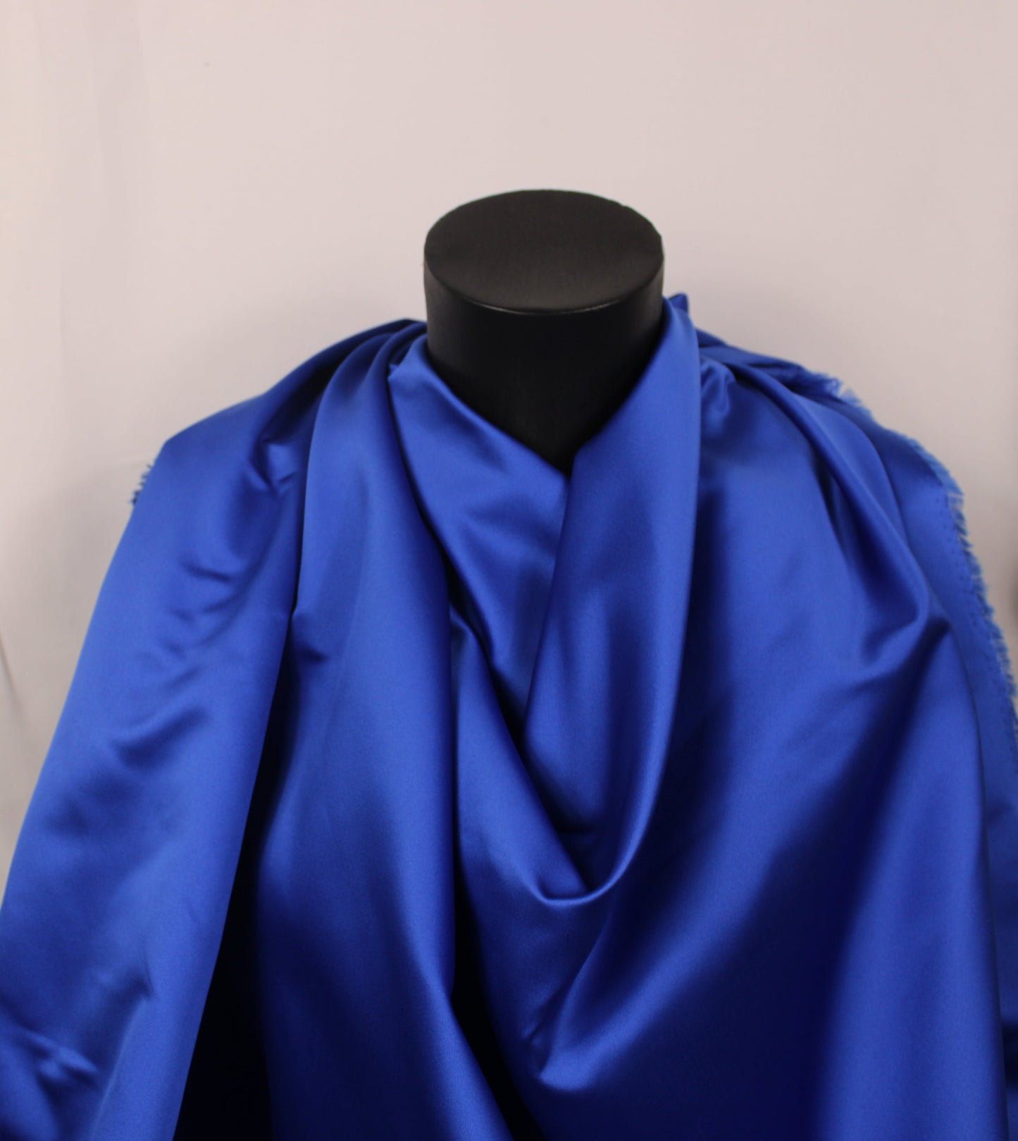 Tissu satin duchesse - bleu électrique - photo 4/4 | So Tissus