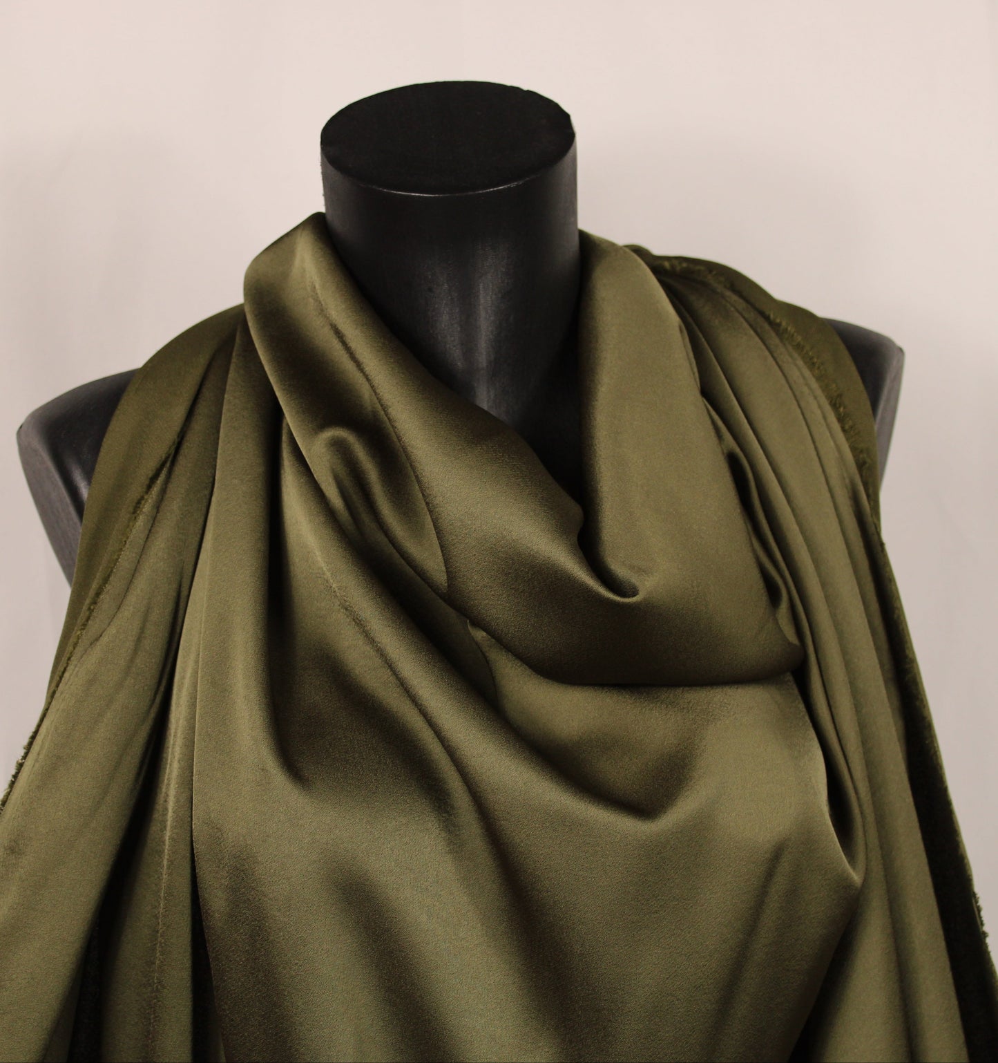 Tissu crêpe envers satin japonais - kaki - photo 4/4 | So Tissus