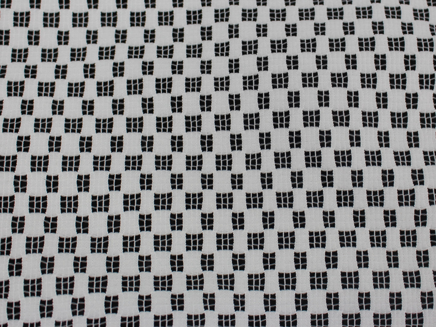 So Tissus - Tissu résille à petits carreaux | Bennytex | Mondial Tissus | Cousette | Tissus de rêve | Tissus.net
