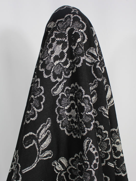Tissus haute couture. Tissus au mètre pas cher. Tissus pas cher. Acheter tissus au mètre. Tissus français. Tissus de grandes maisons. Tissus haut de gamme. Tissus pour collection. Tissus pour createur. Jeune createur. Laine. Soie. Coton. Lin.