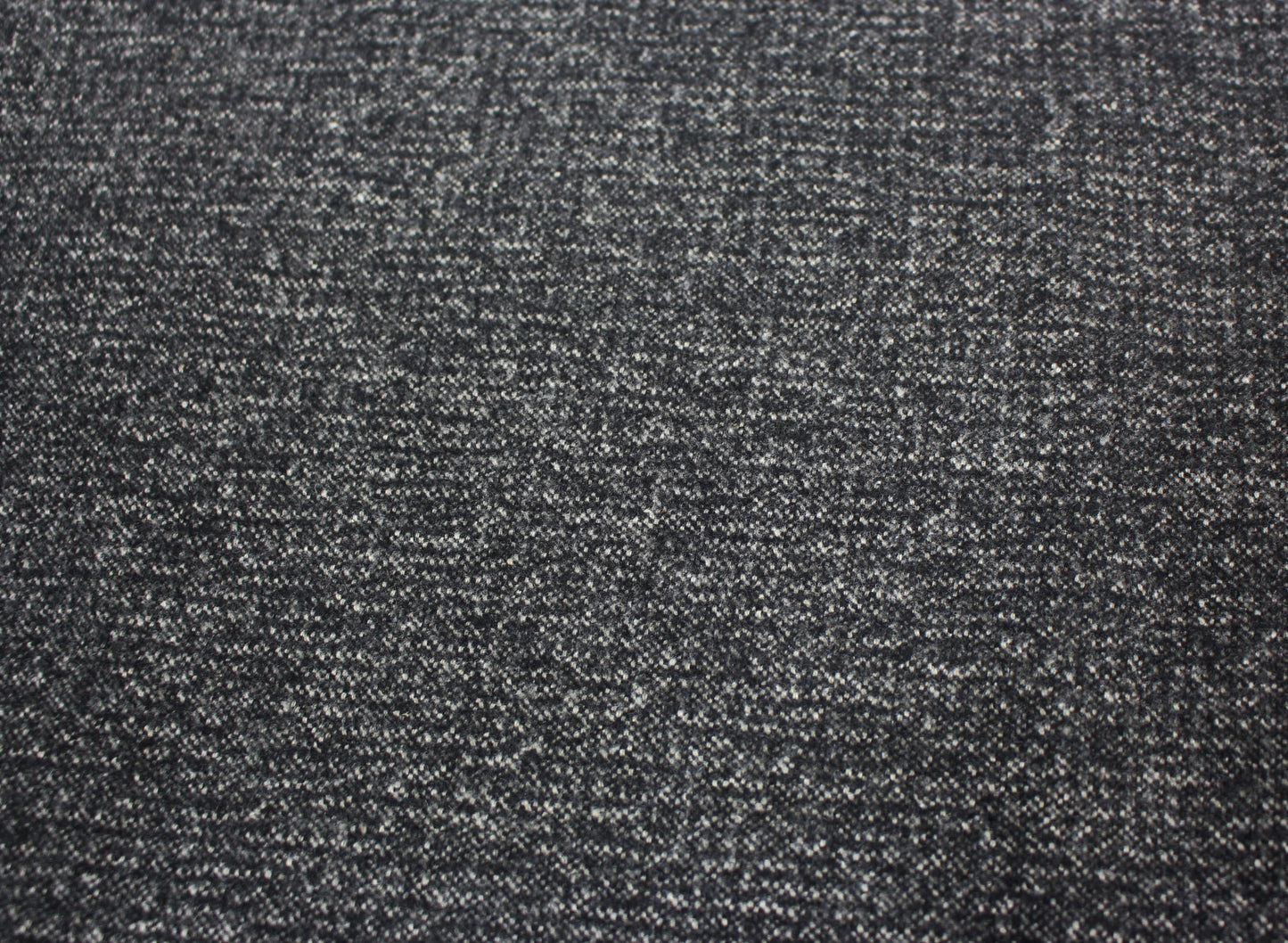 Tissus haute couture. Tissus au mètre pas cher. Tissus pas cher. Acheter tissus au mètre. Tissus français. Tissus de grandes maisons. Tissus haut de gamme. Tissus pour collection. Tissus pour createur. Jeune createur. Laine. Soie. Coton. Lin.