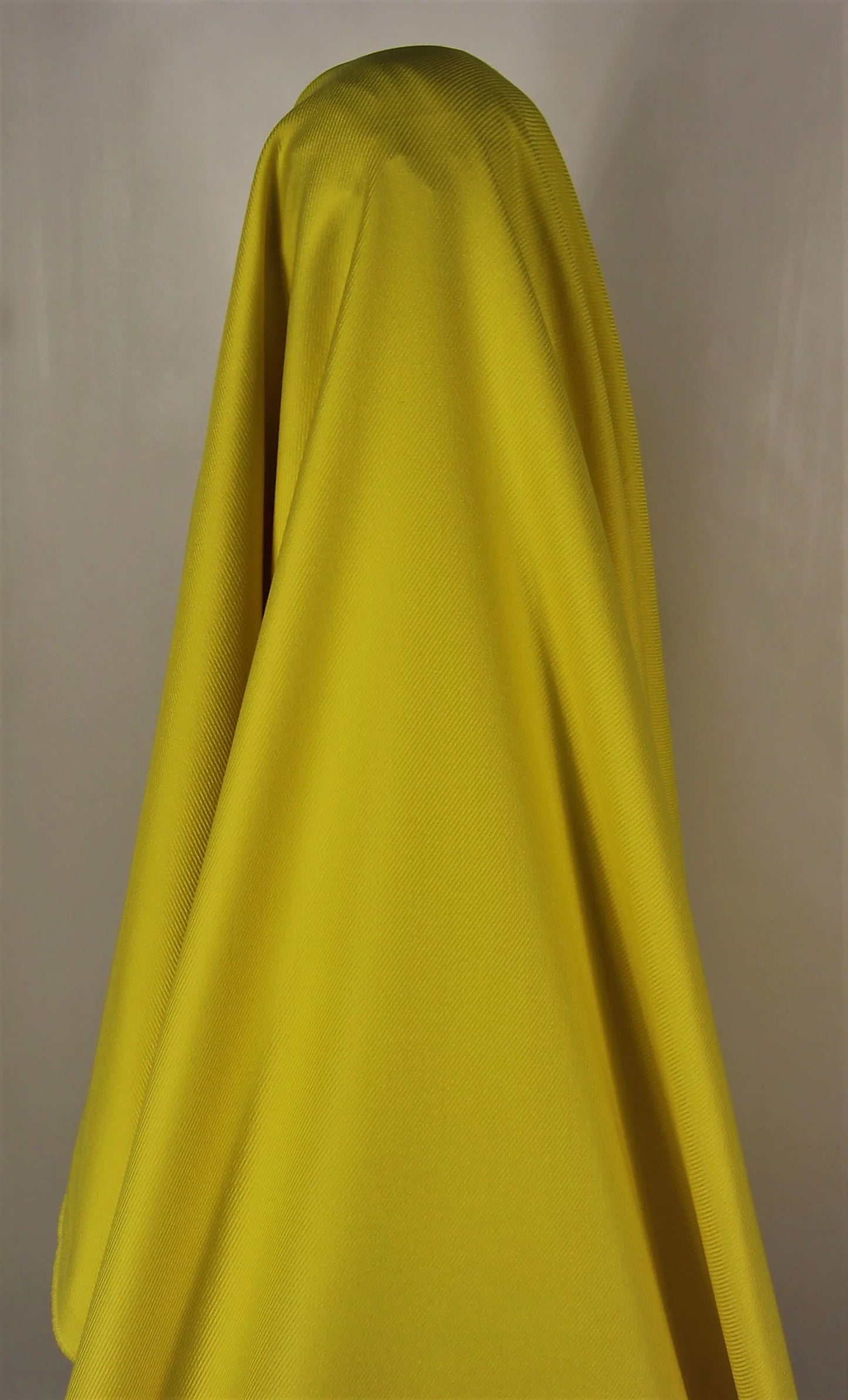 Tissus haute couture. Tissus au mètre pas cher. Tissus pas cher. Acheter tissus au mètre. Tissus français. Tissus de grandes maisons. Tissus haut de gamme. Tissus pour collection. Tissus pour createur. Jeune createur. Laine. Soie. Coton. Lin.