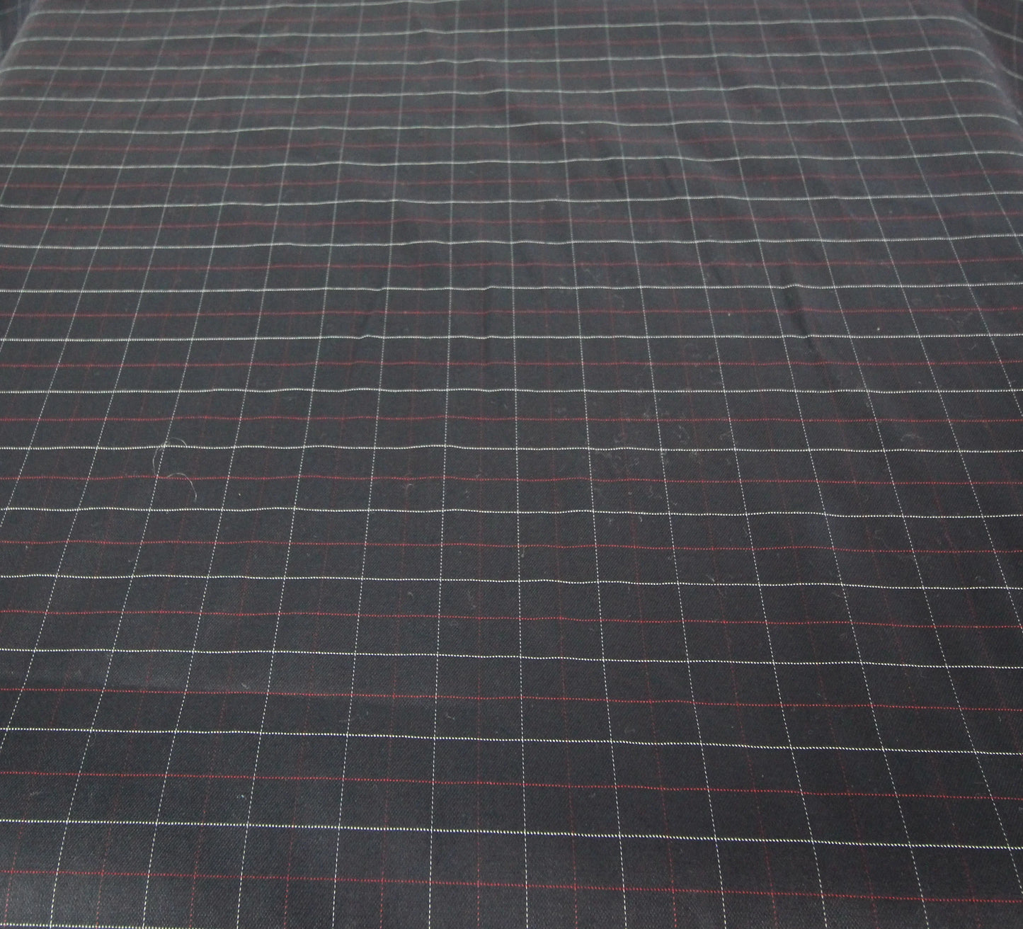Tissus haute couture. Tissus au mètre pas cher. Tissus pas cher. Acheter tissus au mètre. Tissus français. Tissus de grandes maisons. Tissus haut de gamme. Tissus pour collection. Tissus pour createur. Jeune createur. Laine. Soie. Coton. Lin.