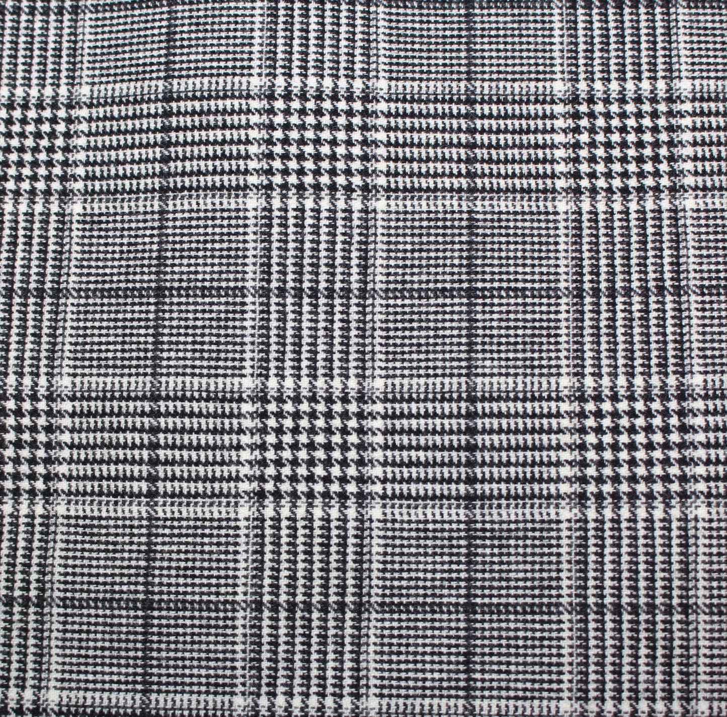 Tissus haute couture. Tissus au mètre pas cher. Tissus pas cher. Acheter tissus au mètre. Tissus français. Tissus de grandes maisons. Tissus haut de gamme. Tissus pour collection. Tissus pour createur. Jeune createur. Laine. Soie. Coton. Lin.