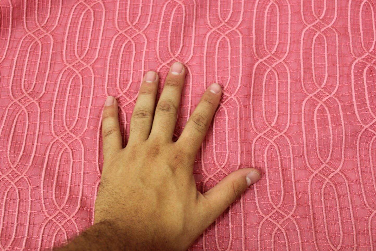 Tissu voile coton brodé - motif géométrique - saumon - photo 5/5 | So Tissus