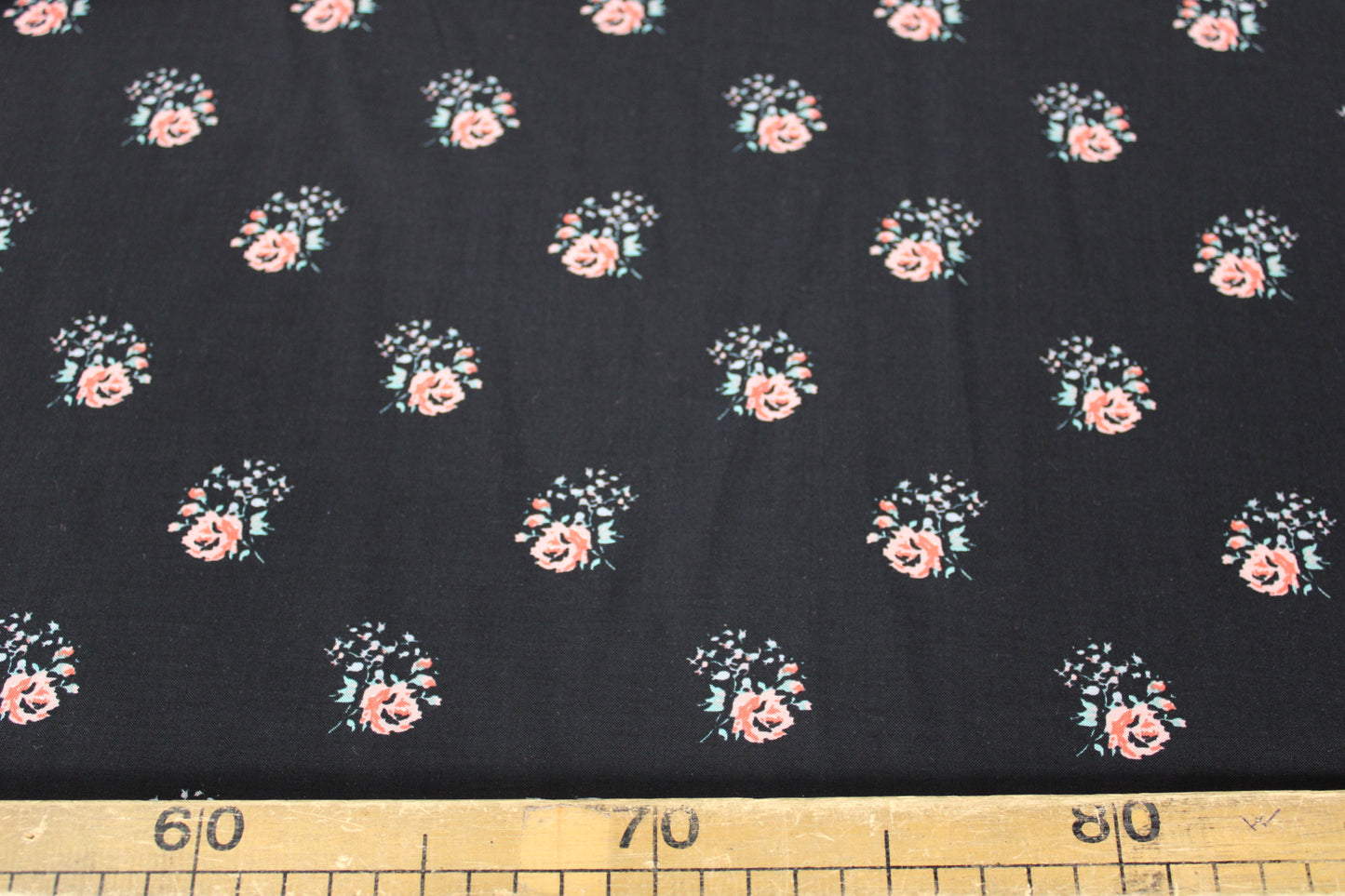 Tissu viscose - imprimé fleurs roses - photo 5/5 | So Tissus
