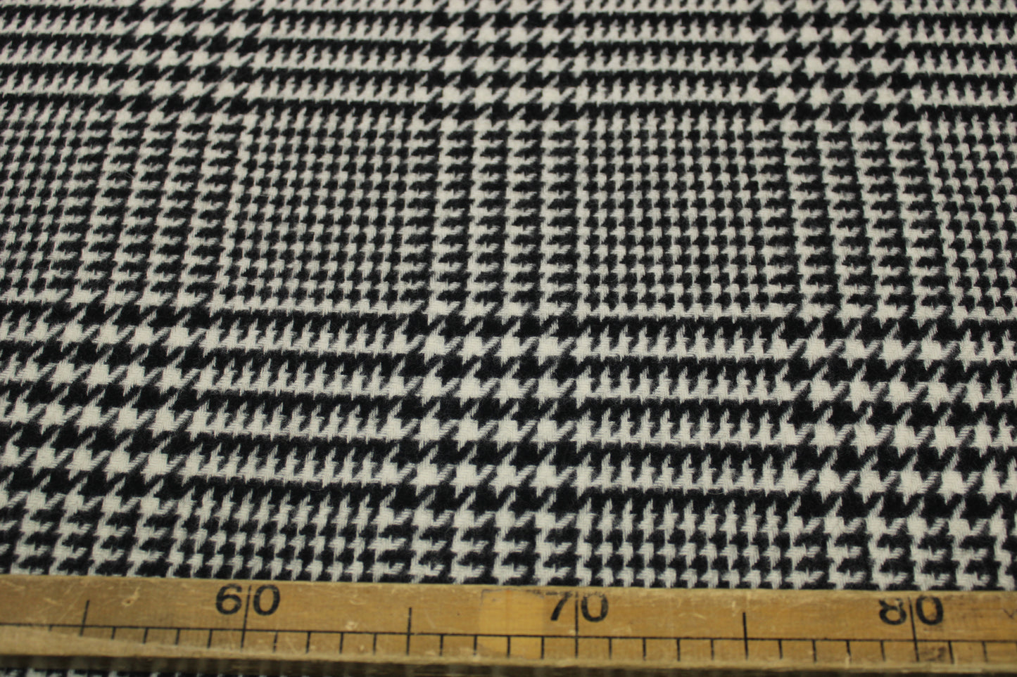 Tissu Lainage - pieds de poule à carreaux - noir et blanc - photo 5/5 | So Tissus