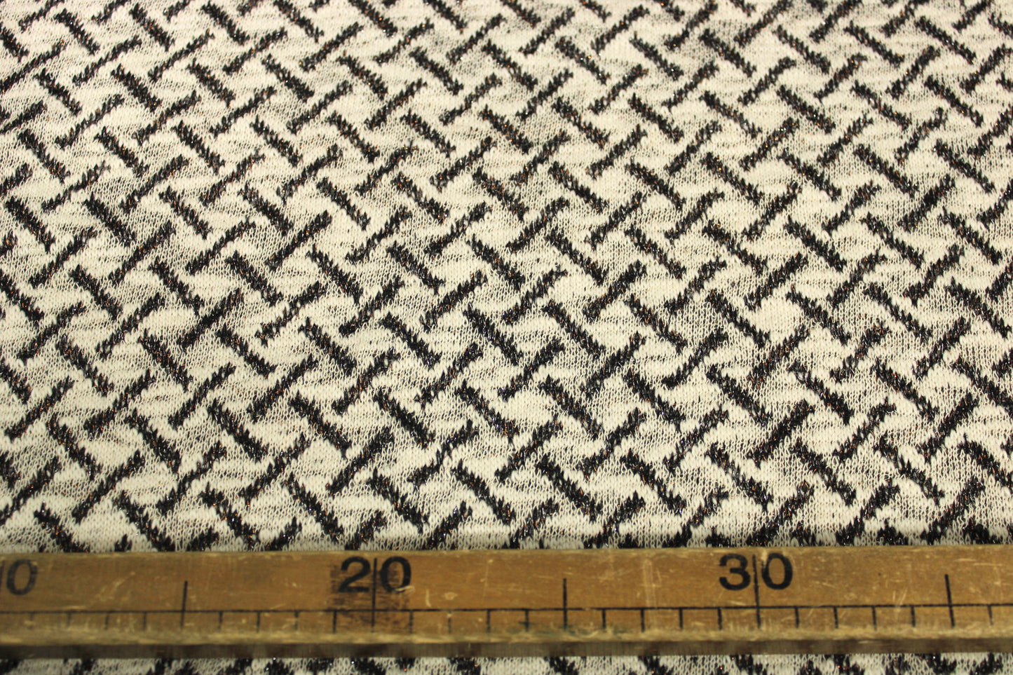 Tissu maille - motifs traits - ton écru - photo 5/5 | So Tissus